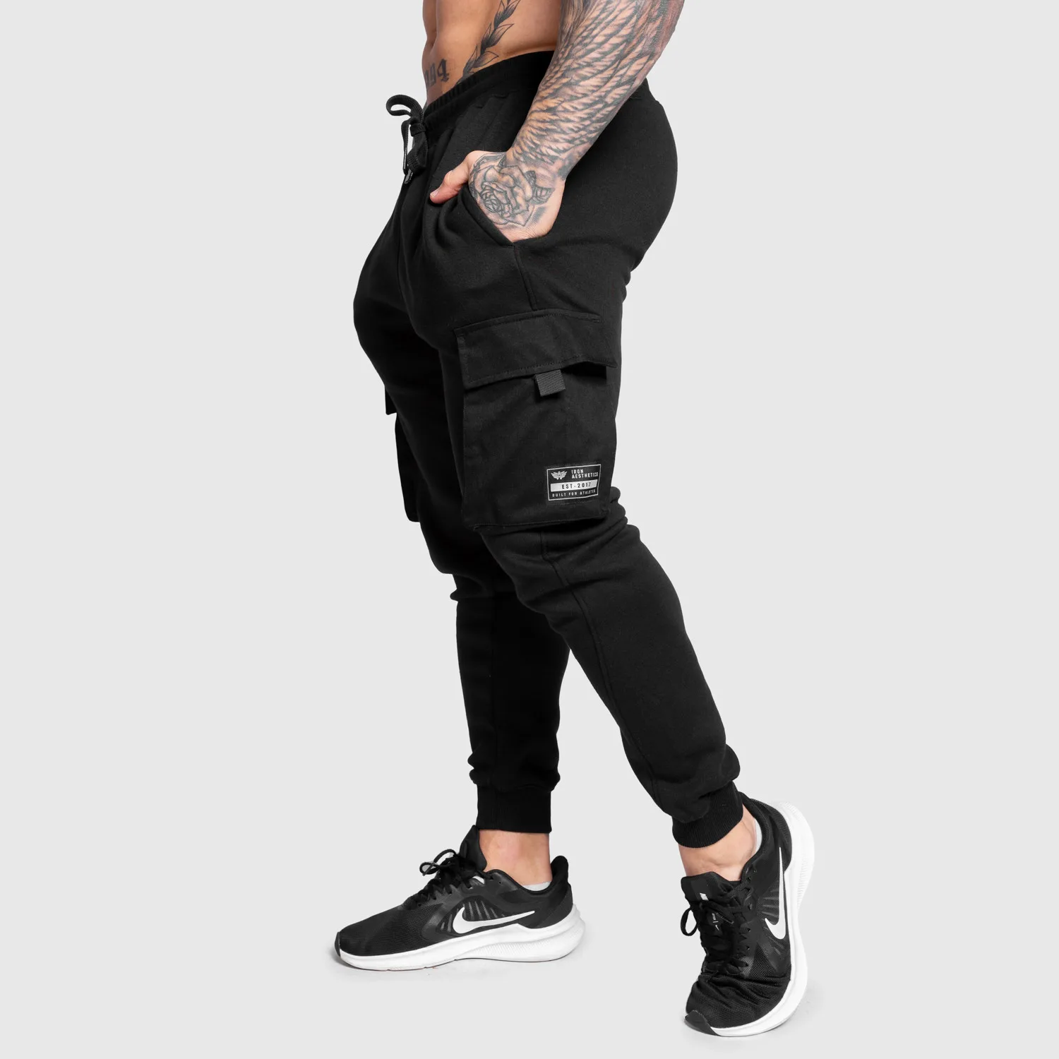 Férfi melegítőnadrág Iron Aesthetics Cargo Joggers, fekete-1